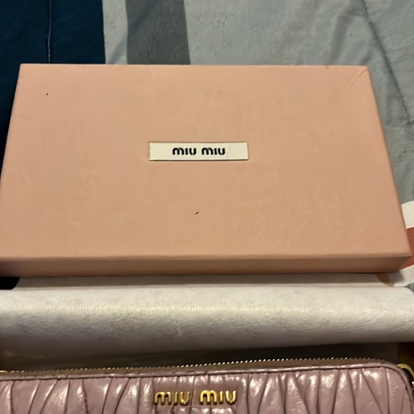 EUC MIU MIU matelasse women’s wallet - Picture 4 of 12